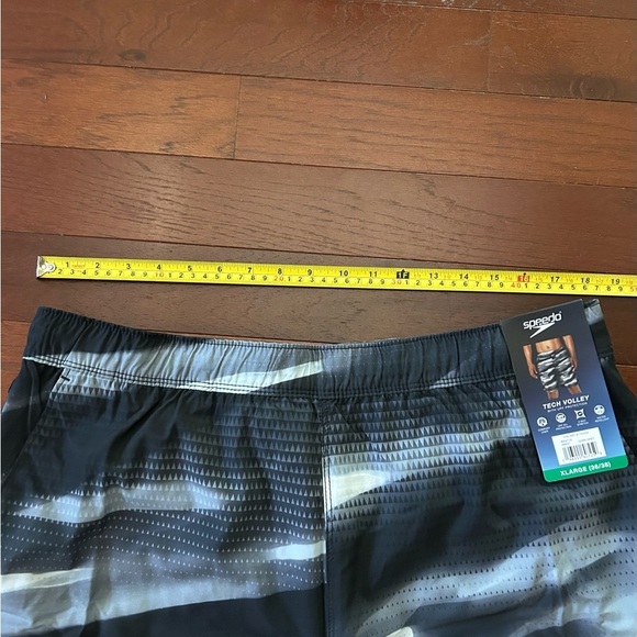 NWT Speedo Men's Tech Volley UPF50+
Swim Shorts trunks Size XL Grey Black - Picture 5 of 9